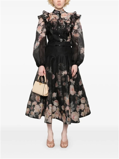  شرطة_الموضة: داليا البحيري بفستان أنيق مزين بالورود بـ 142 ألف جنيها