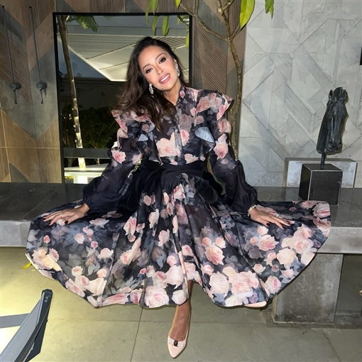  شرطة_الموضة: داليا البحيري بفستان أنيق مزين بالورود بـ 142 ألف جنيها