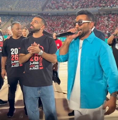 أحمد سعد يحتفل مع نجوم المنتخب بالتأهل لكأس العالم ... ومحمد صلاح والشناوي يشاركانه الغناء