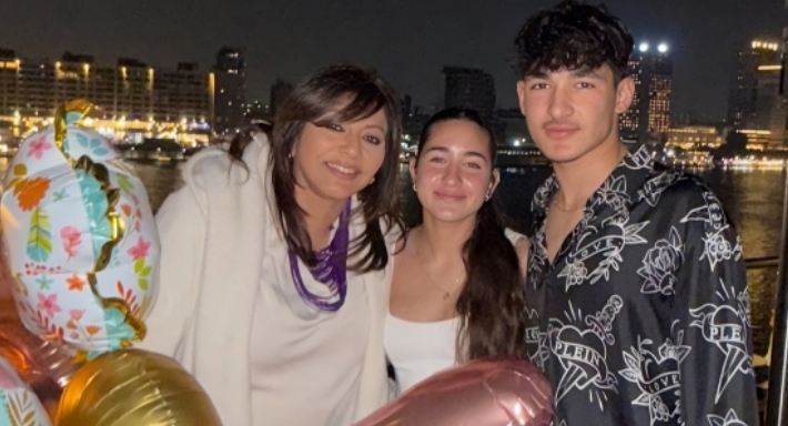 هالة صدقي وأولادها