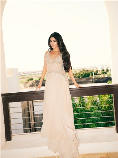 مايان السيد تستعرض تفاصيل إطلالتها في حفل افتتاح مهرجان الجونة ... أناقة بتوقيع لبناني