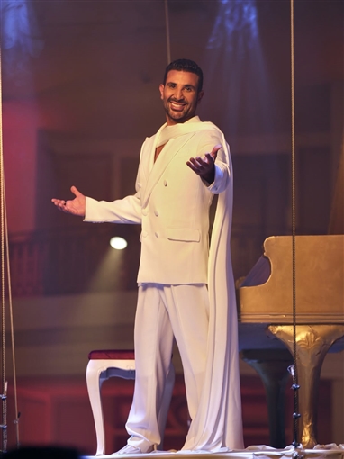 أحمد سعد ببذلة بيضاء في جلسة تصوير برنامج The Voice أحمد سعد ببذلة بيضاء في جلسة تصوير برنامج The Voice