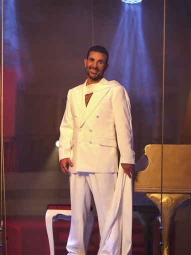 أحمد سعد ببذلة بيضاء في جلسة تصوير برنامج The Voice أحمد سعد ببذلة بيضاء في جلسة تصوير برنامج The Voice