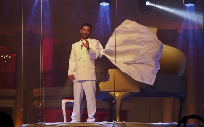 أحمد سعد ببذلة بيضاء في جلسة تصوير برنامج The Voice أحمد سعد ببذلة بيضاء في جلسة تصوير برنامج The Voice