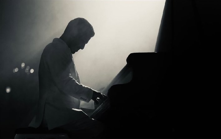 أحمد سعد ببذلة بيضاء في جلسة تصوير برنامج The Voice أحمد سعد ببذلة بيضاء في جلسة تصوير برنامج The Voice