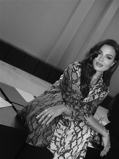  شرطة_الموضة: نادين نسيب نجيم بإطلالة جلد الأفعى في ختام أسبوع الموضة بالرياض سعرها 120 ألف جنيه