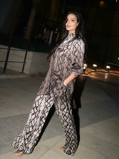  شرطة_الموضة: نادين نسيب نجيم بإطلالة جلد الأفعى في ختام أسبوع الموضة بالرياض سعرها 120 ألف جنيه