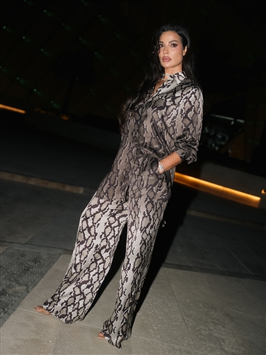  شرطة_الموضة: نادين نسيب نجيم بإطلالة جلد الأفعى في ختام أسبوع الموضة بالرياض سعرها 120 ألف جنيه