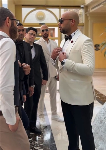 الصور الأولى من حفل زفاف حاتم صلاح على فتاة من خارج الوسط الفني الصور الأولى من حفل زفاف حاتم صلاح على فتاة من خارج الوسط الفني
