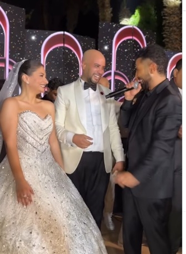 النجوم في حفل زفاف حاتم صلاح ... أحمد فهمي وهنا الزاهد ومريم الجندي وهشام ماجد ضمن الحضور النجوم في حفل زفاف حاتم صلاح ... أحمد فهمي وهنا الزاهد ومريم الجندي وهشام ماجد ضمن الحضور