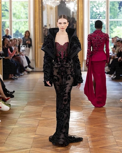  شرطة_الموضة: نيللي كريم حافظت على فتحة الصدر وأضافت بطانة للجزء السفلي لتصميم طوني ورد في ختام الجونة