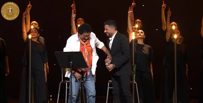 احتفالية مصر وطن السلام تجمع محمد منير ومحمد حماقي على المسرح