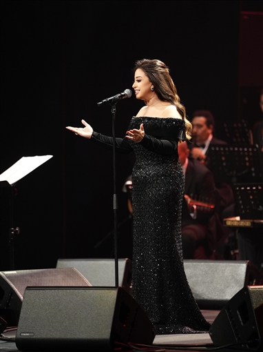 تفاصيل فستان ريهام عبد الحكيم في حفل افتتاح مهرجان الموسيقى العربية في أبو ظبي مصمم لها خصيصا