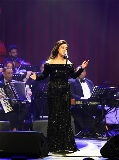 تفاصيل فستان ريهام عبد الحكيم في حفل افتتاح مهرجان الموسيقى العربية في أبو ظبي مصمم لها خصيصا