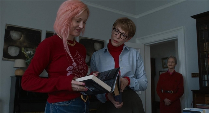 فيلم (أب، أم، أخت)