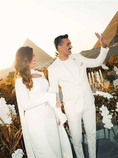 من أمام الأهرامات جلسة تصوير رومانسية لـ هايدي موسى وزوجها محمد غانم من أمام الأهرامات جلسة تصوير رومانسية لـ هايدي موسى وزوجها محمد غانم