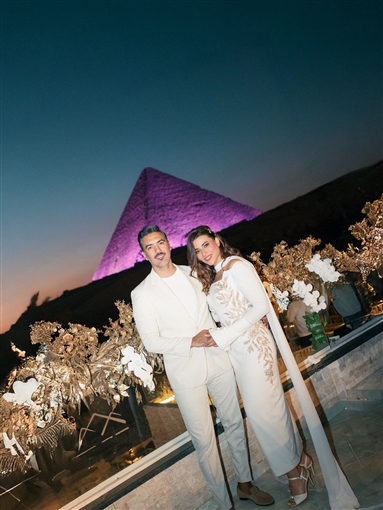 من أمام الأهرامات جلسة تصوير رومانسية لـ هايدي موسى وزوجها محمد غانم من أمام الأهرامات جلسة تصوير رومانسية لـ هايدي موسى وزوجها محمد غانم