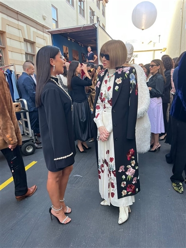  شرطة_الموضة: منى زكي بإطلالة تحمل توقيع زهير مراد في احتفالية Vogue World: Hollywood بلوس أنجلوس