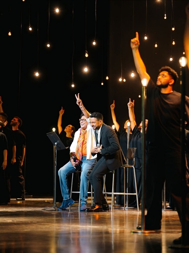 احتفالية مصر وطن السلام تجمع محمد منير ومحمد حماقي على المسرح