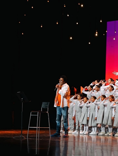 احتفالية مصر وطن السلام تجمع محمد منير ومحمد حماقي على المسرح