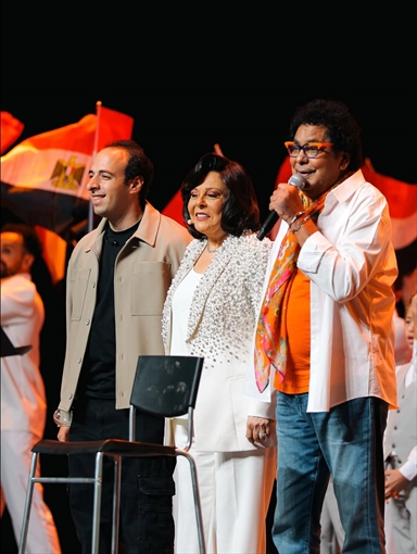 احتفالية مصر وطن السلام تجمع محمد منير ومحمد حماقي على المسرح