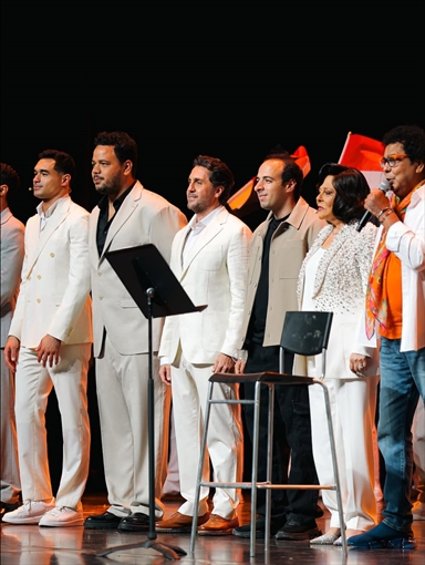 احتفالية مصر وطن السلام تجمع محمد منير ومحمد حماقي على المسرح