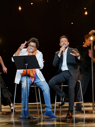 احتفالية مصر وطن السلام تجمع محمد منير ومحمد حماقي على المسرح