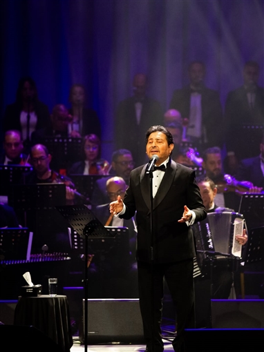 هاني شاكر يتألق في ليلة العندليب ضمن فعاليات مهرجان الموسيقى العربية بأبوظبي هاني شاكر يتألق في ليلة العندليب ضمن فعاليات مهرجان الموسيقى العربية بأبوظبي