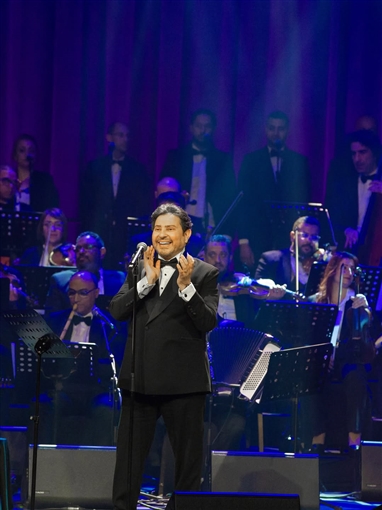 هاني شاكر يتألق في ليلة العندليب ضمن فعاليات مهرجان الموسيقى العربية بأبوظبي هاني شاكر يتألق في ليلة العندليب ضمن فعاليات مهرجان الموسيقى العربية بأبوظبي