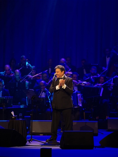 هاني شاكر يتألق في ليلة العندليب ضمن فعاليات مهرجان الموسيقى العربية بأبوظبي هاني شاكر يتألق في ليلة العندليب ضمن فعاليات مهرجان الموسيقى العربية بأبوظبي