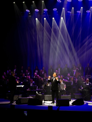 هاني شاكر يتألق في ليلة العندليب ضمن فعاليات مهرجان الموسيقى العربية بأبوظبي هاني شاكر يتألق في ليلة العندليب ضمن فعاليات مهرجان الموسيقى العربية بأبوظبي