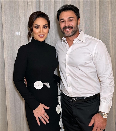 شرطة_الموضة: مي فاروق بفستان أسود مطرز يدويا من قماش الكريب في حفل زفاف أحمد جمال  شرطة_الموضة: مي فاروق بفستان أسود مطرز يدويا من قماش الكريب في حفل زفاف أحمد جمال