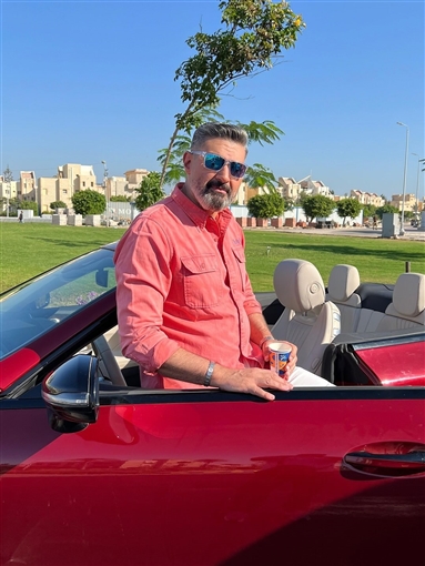 ياسر جلال يشوق جمهوره لمسلسله في رمضان كلهم بيحبوا مودي بصور جديدة من الكواليس