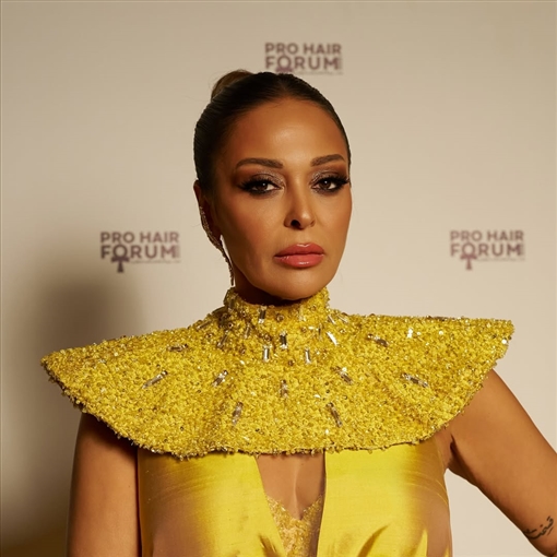 داليا البحيري بإطلالة من وحي الأزياء الفرعونية قبل ساعات من افتتاح المتحف المصري الكبير