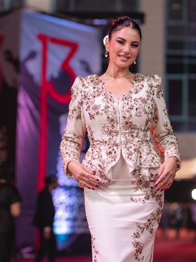 درة بفستان أنيق يبرز رشاقتها في حفل افتتاح مهرجان وهران الدولي للفيلم العربي