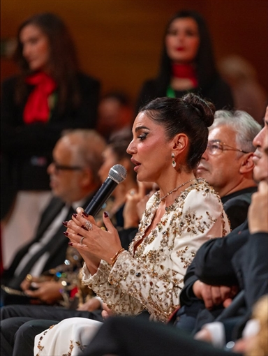 درة بفستان أنيق يبرز رشاقتها في حفل افتتاح مهرجان وهران الدولي للفيلم العربي