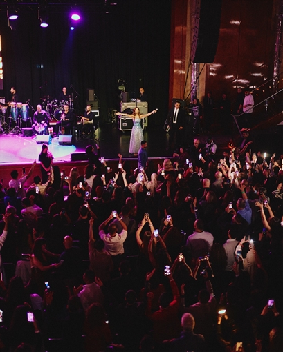  شرطة_الموضة: نانسي عجرم بفستان مطرز بالكامل من طوني ورد في حفلها بألمانيا أجرت عليه هذا التعديل