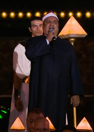 سلمى أبو ضيف وهدى المفتي وأحمد غزي وأحمد مالك وياسمينا العبد في افتتاح المتحف المصري الكبير بالزي الفرعوني