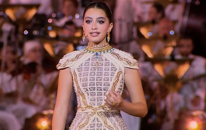 سلمى أبو ضيف وهدى المفتي وأحمد غزي وأحمد مالك وياسمينا العبد في افتتاح المتحف المصري الكبير بالزي الفرعوني