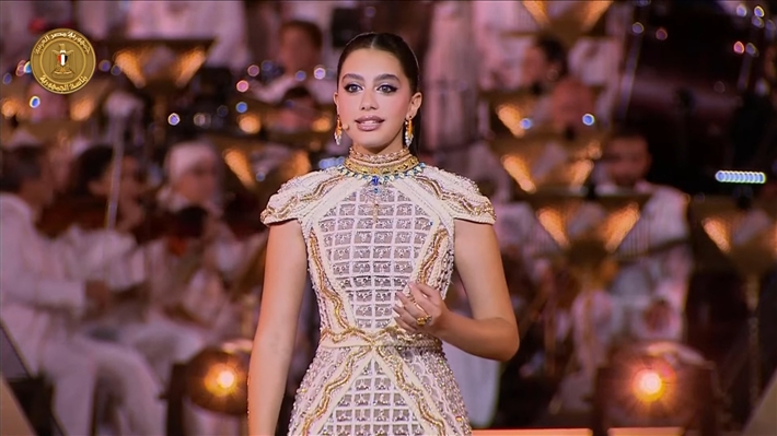 سلمى أبو ضيف وهدى المفتي وأحمد غزي وأحمد مالك وياسمينا العبد في افتتاح المتحف المصري الكبير بالزي الفرعوني