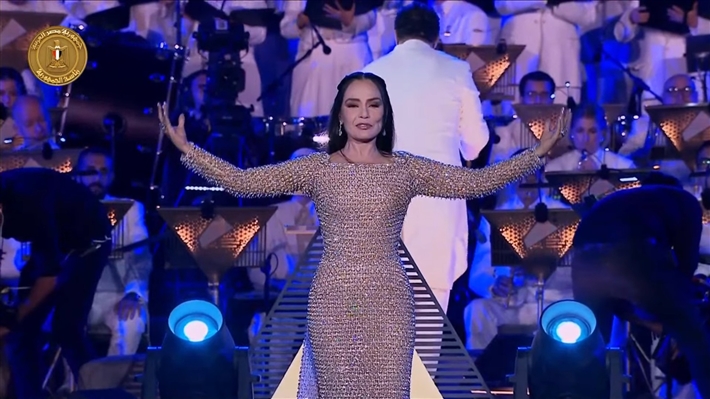 سلمى أبو ضيف وهدى المفتي وأحمد غزي وأحمد مالك وياسمينا العبد في افتتاح المتحف المصري الكبير بالزي الفرعوني