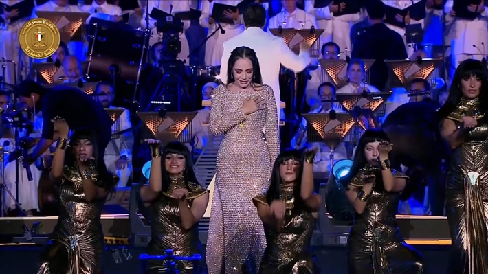 سلمى أبو ضيف وهدى المفتي وأحمد غزي وأحمد مالك وياسمينا العبد في افتتاح المتحف المصري الكبير بالزي الفرعوني