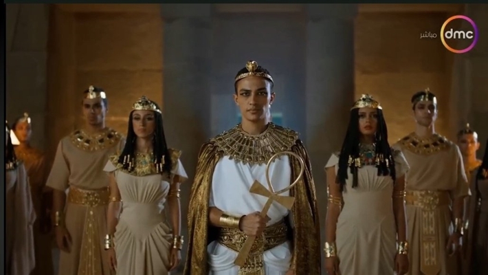 سلمى أبو ضيف وهدى المفتي وأحمد غزي وأحمد مالك وياسمينا العبد في افتتاح المتحف المصري الكبير بالزي الفرعوني