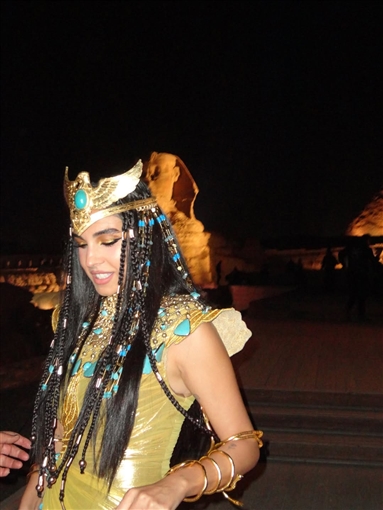  ملكة فرعونية ... تفاصيل إطلالة سلمى أبو ضيف في حفل افتتاح المتحف المصري الكبير