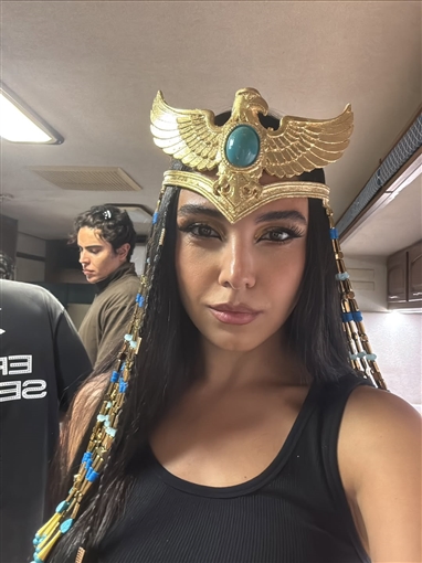  ملكة فرعونية ... تفاصيل إطلالة سلمى أبو ضيف في حفل افتتاح المتحف المصري الكبير