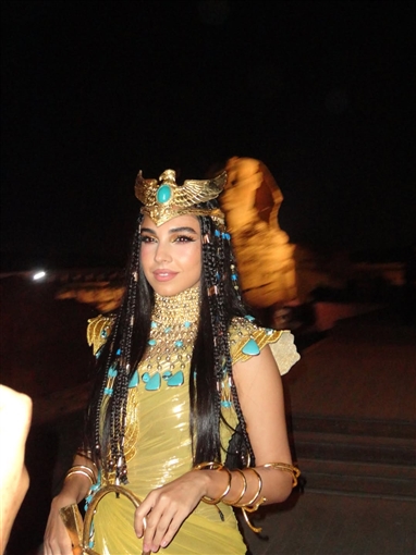  ملكة فرعونية ... تفاصيل إطلالة سلمى أبو ضيف في حفل افتتاح المتحف المصري الكبير