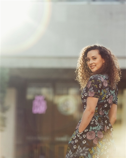 من هي شيرين أحمد طارق التي خطفت قلوب المصريين في افتتاح المتحف المصري الكبير؟