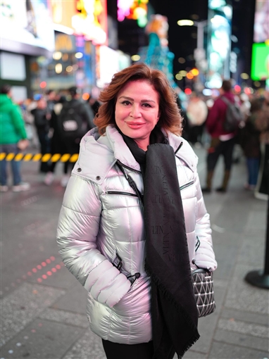 رقصة لبلبة ولقاء ليلى علوي وميني ماوس والغوريلا جولة النجوم في شوارع نيويورك