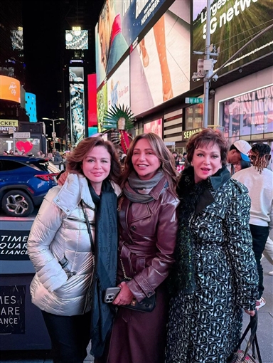 رقصة لبلبة ولقاء ليلى علوي وميني ماوس والغوريلا جولة النجوم في شوارع نيويورك