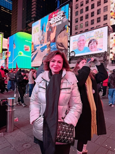 رقصة لبلبة ولقاء ليلى علوي وميني ماوس والغوريلا جولة النجوم في شوارع نيويورك